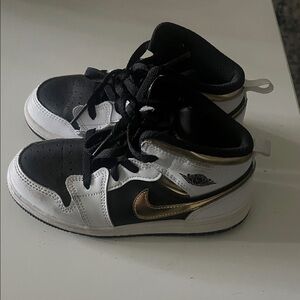 Nike Kids Sneakers Black White Gold